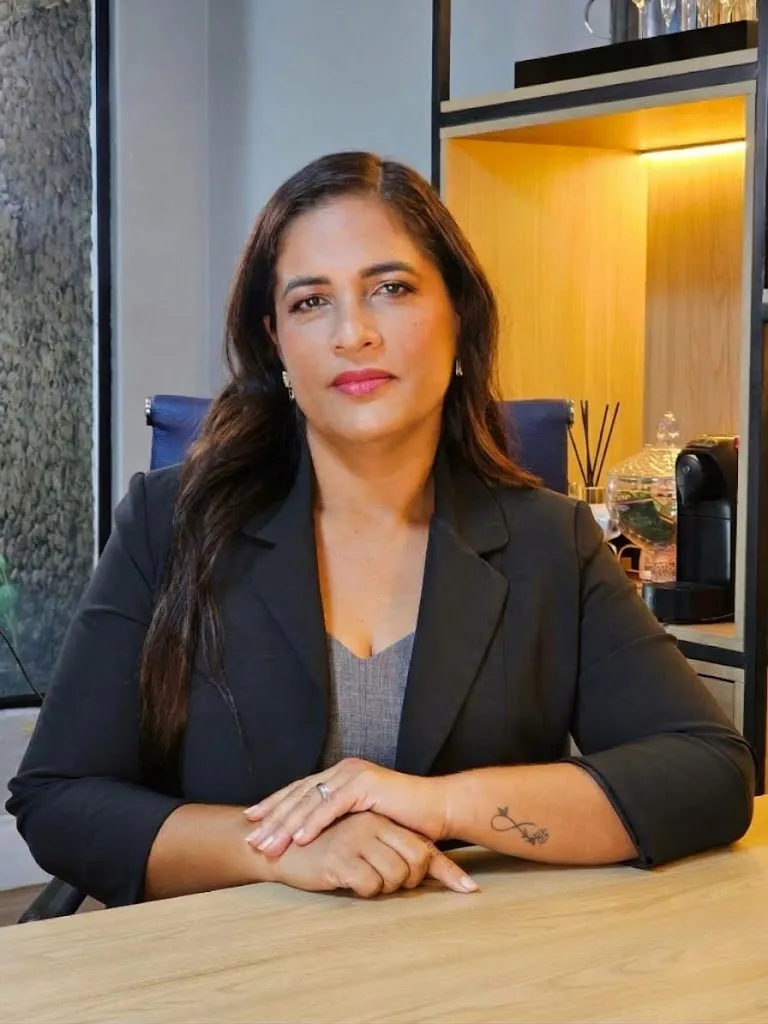 Giselle Maia em seu escritório